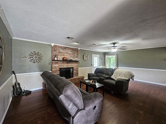 4th image of 704 W Cheyenne Dr