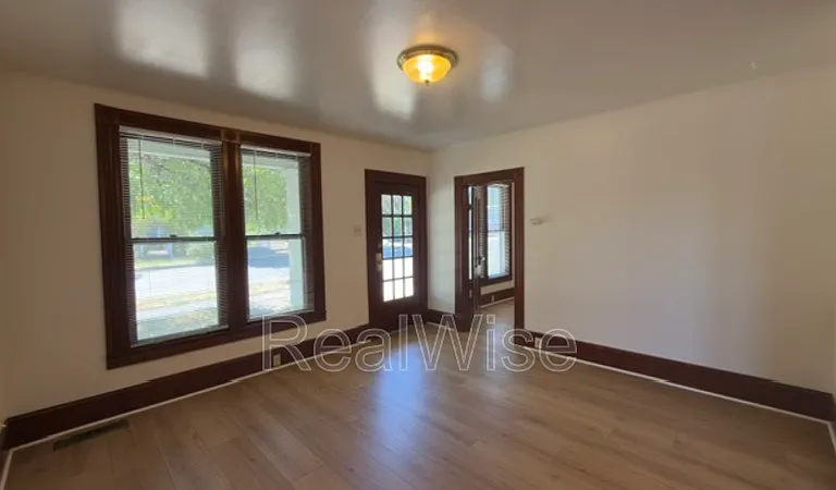 1416 SE Pine St — Photo 5