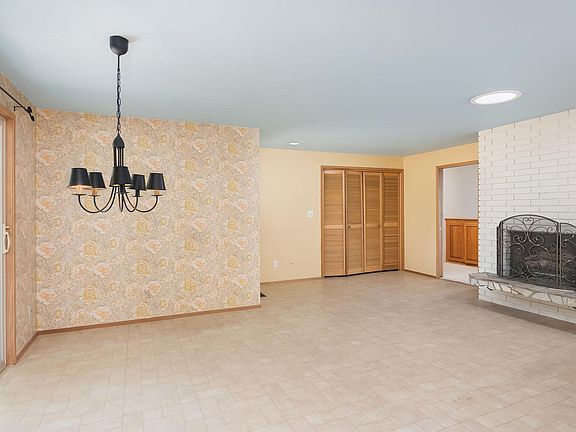 3rd image of 13721 Somerset Ln SE