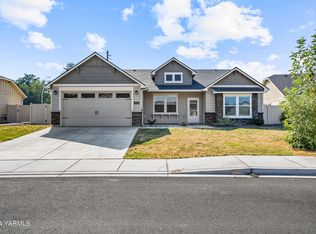 6221 Cottonwood Loop, Yakima, WA