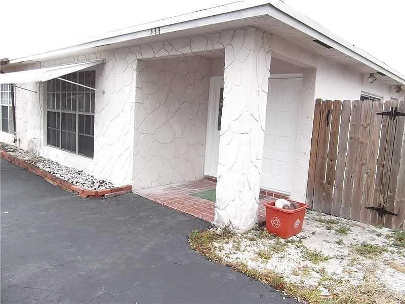 2 bed, 2.0 bath, 1174 sqft, $2,300 — Photo 1