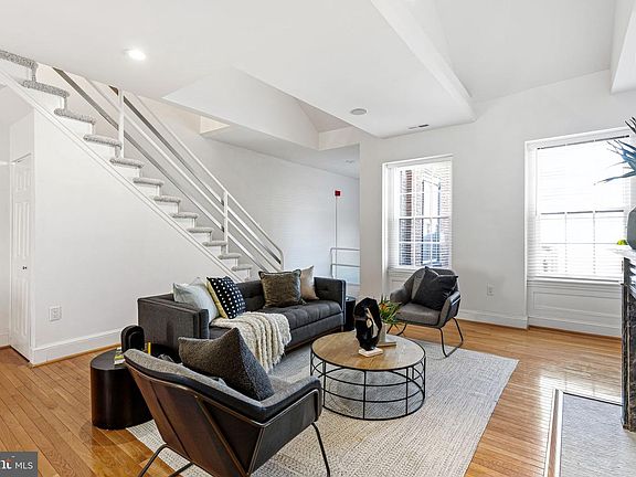 5th image of 306 S 10th St APT D