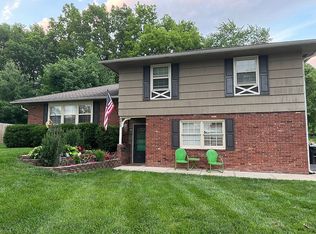 809 SW Lucinda Ct, Lees Summit, MO 64081