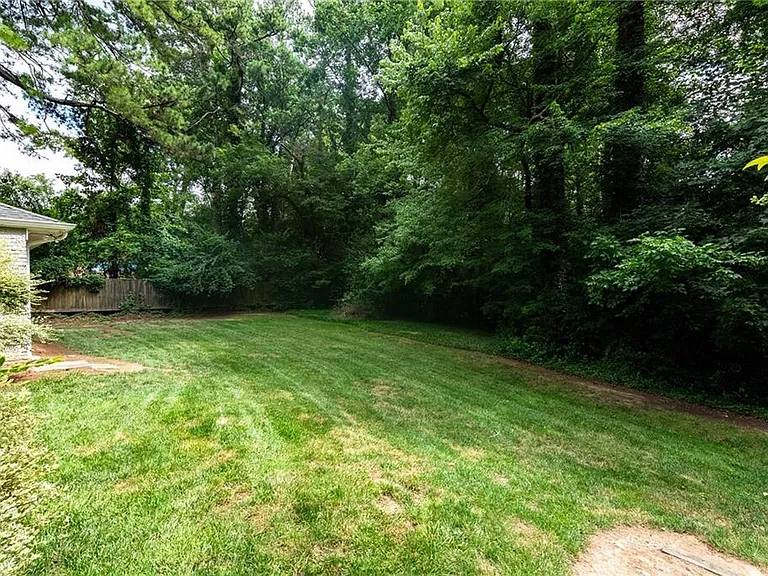 680 W Paces Ferry Rd NW — Photo 40