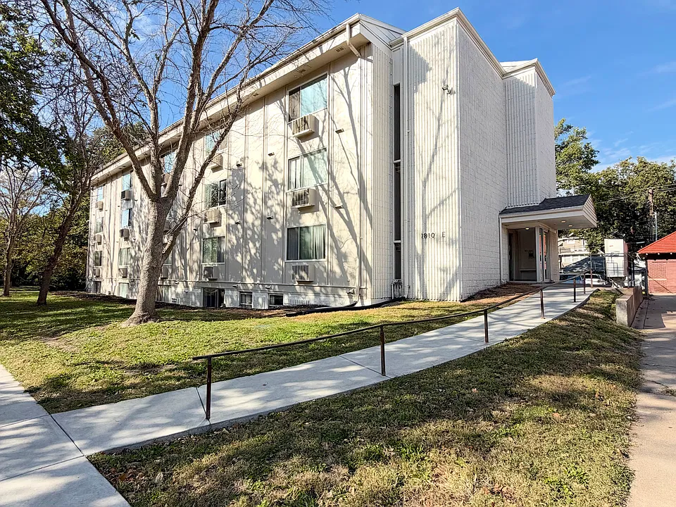 1812 E St #102