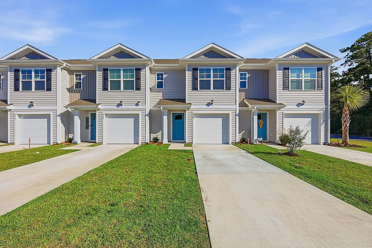 3 bed, 2.5 bath, 1418 sqft, $1,950 — Photo 3