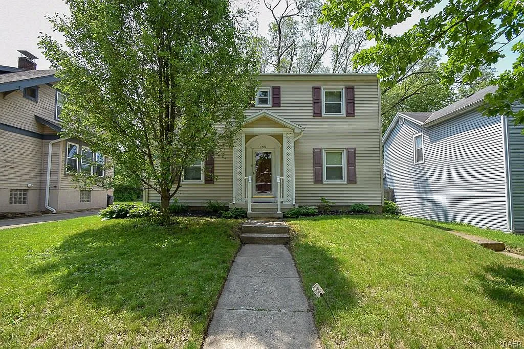 2302 Superior Ave photo 1
