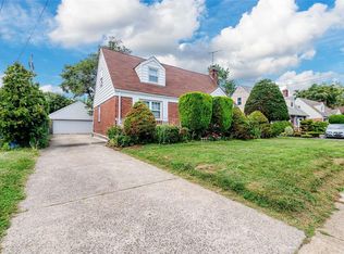 19 Salem Rd, Valley Stream, NY 11580