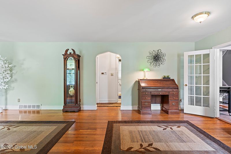5th image of 2125 Ferguson Street