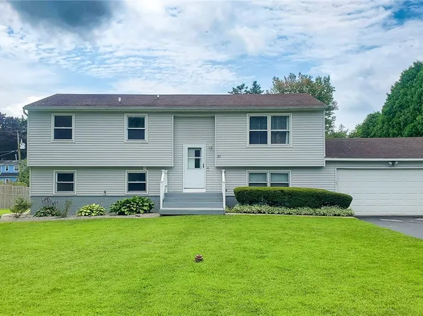 21 Mertensia Ln, Henrietta, NY 14467