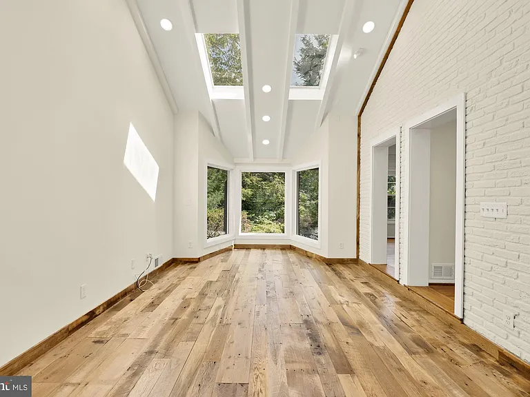 8416 Fox Run — Photo 13