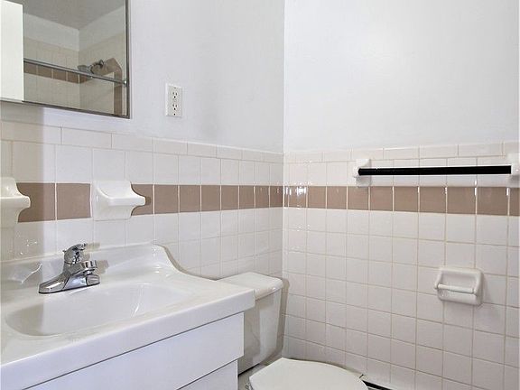 5th image of 149 Jefferson Ave #2R