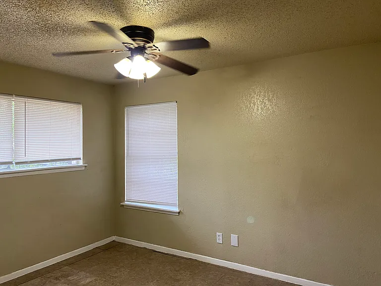 7727 Gallop Dr — Photo 10