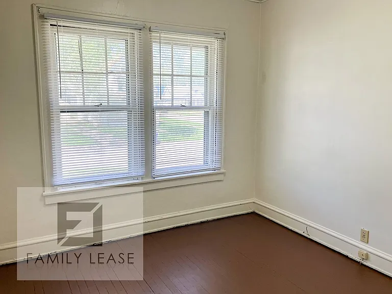 1764 N College St — Photo 13