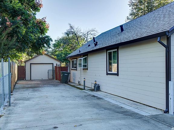 2nd image of 330 W El Camino Ave