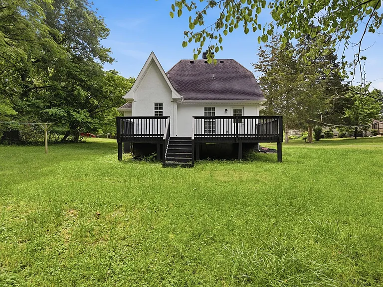 123 Vivian Dr — Photo 23