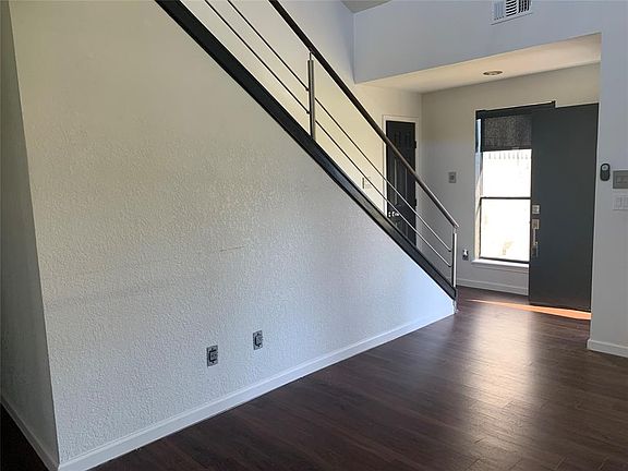 2nd image of 5402 Royal Pkwy