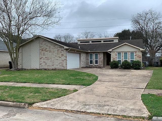 1st image of 15718 Fox Springs Dr
