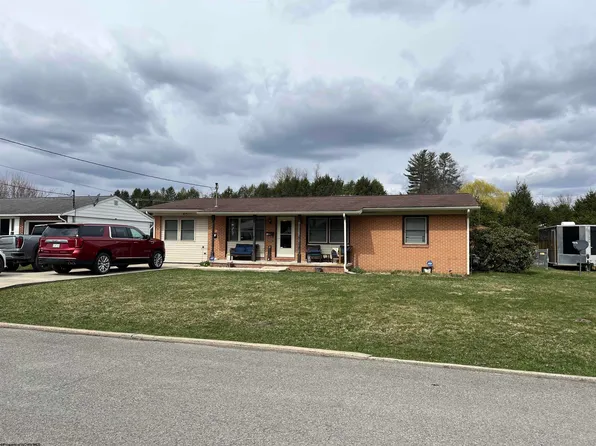 111 Ferndale Dr, Elkins, WV 26241