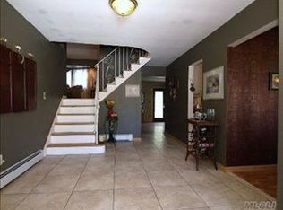 80 Wedgewood Dr, Hauppauge, NY 11788