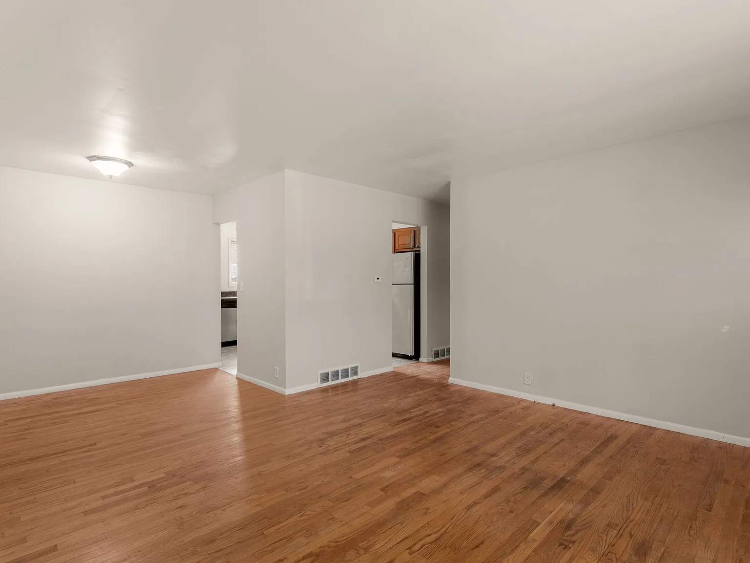 3 bed, 1.5 bath, 1000 sqft, $1,595 — Photo 3