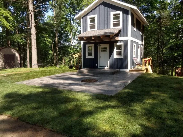 8523 W Easy St, Mears, MI 49436