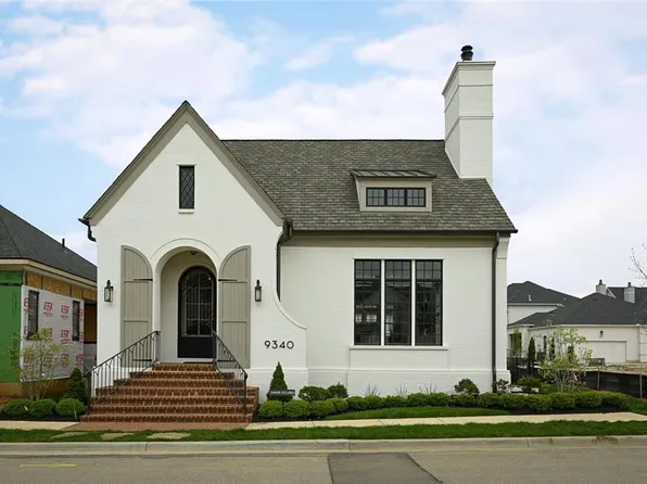 9340 Linden Reserve Dr, Prairie Village, KS 66207