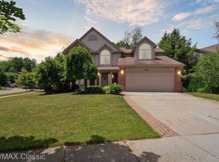 5401 Wentworth Dr, Commerce Township, MI 48382
