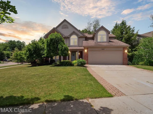 5401 Wentworth Dr, Commerce Township, MI 48382