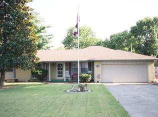 1350 W Westview St, Springfield, MO 65807