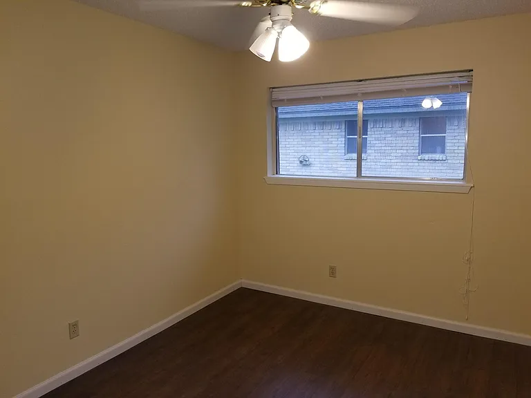 518 Walnut St — Photo 13