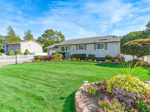22 W Willow Street, Brentwood, NY 11717