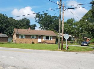 301 Hastie Dr, Goose Creek, SC 29445