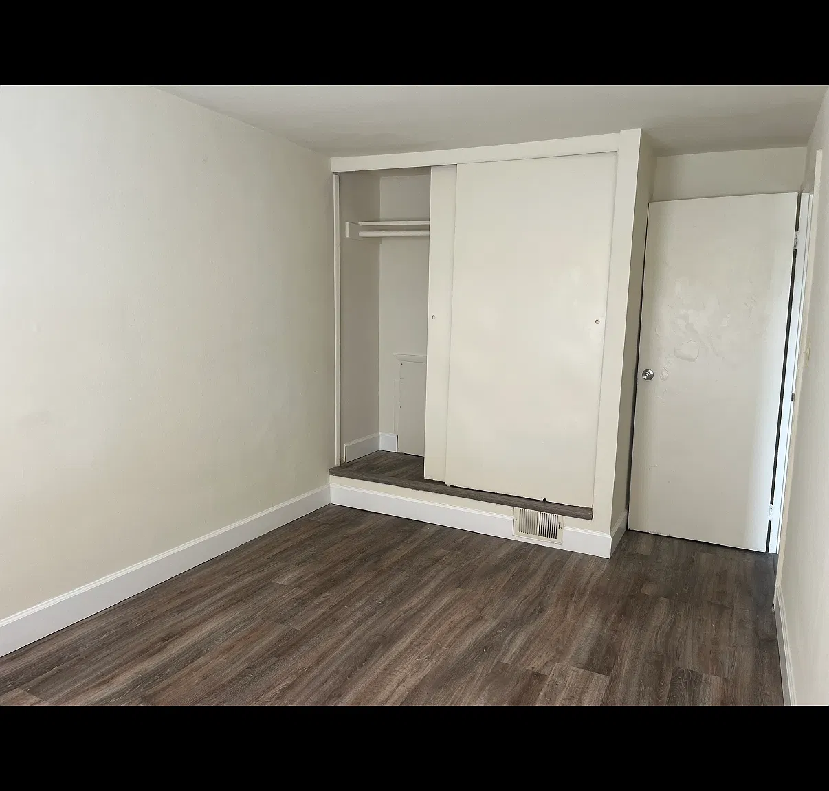 3 bed, 1024 sqft, $2,500 — Photo 3