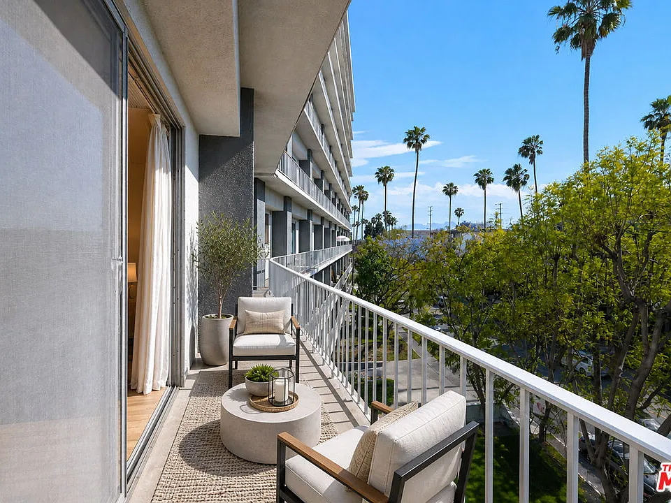 100 S Doheny Dr #424