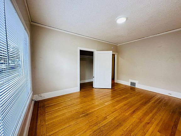 3rd image of 722 Hillgirt Cir #1
