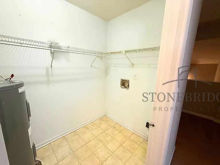 302 Hillsboro Ln — Photo 7