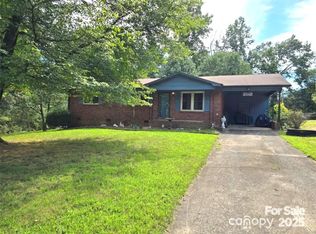 1364 Oak Hill Dr, Morganton, NC 28655