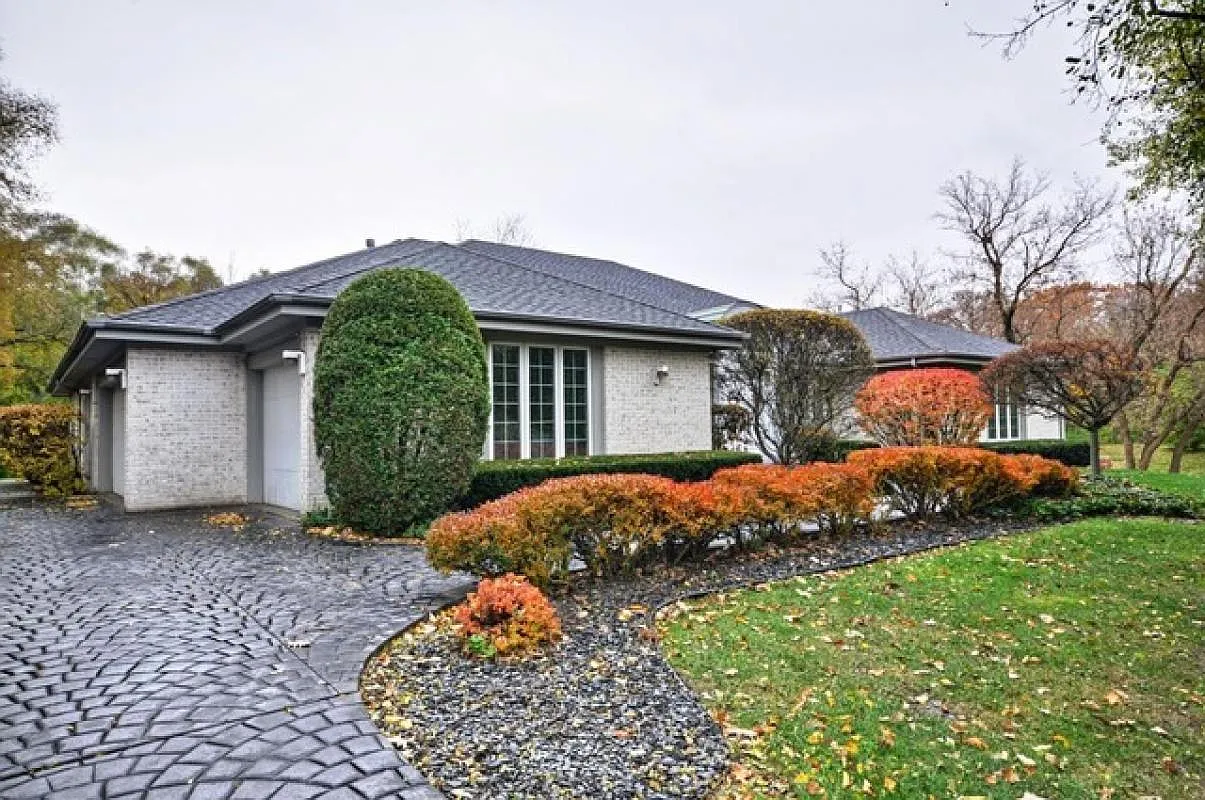 7901 Wolf Rd photo 1