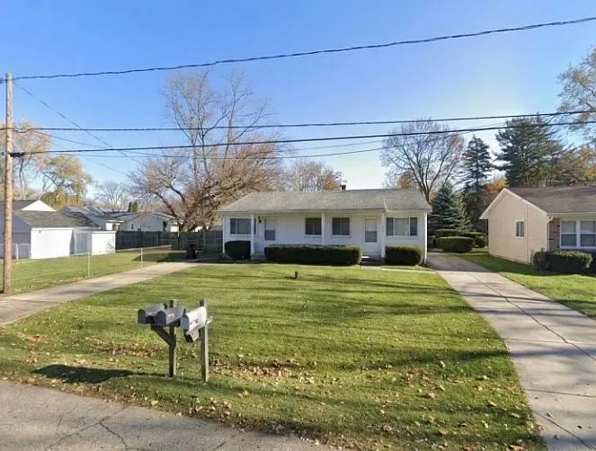 1908 Burton Ave — Photo 1