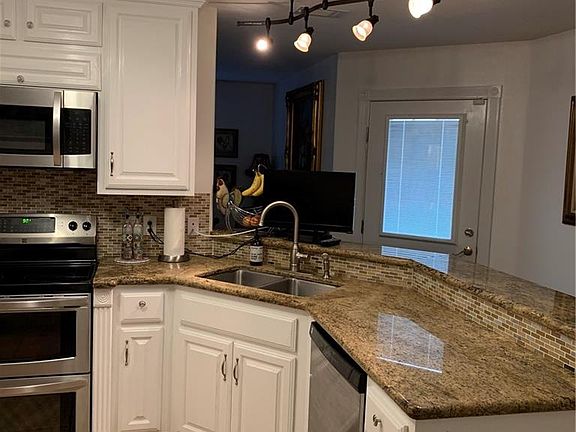 2nd image of 1005 Shavano St