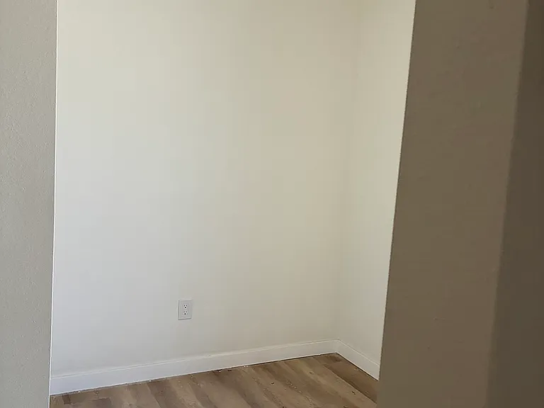 1550 E 109th St — Photo 11