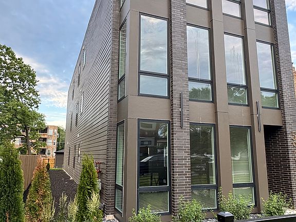 2nd image of 5921 S Calumet Ave #2