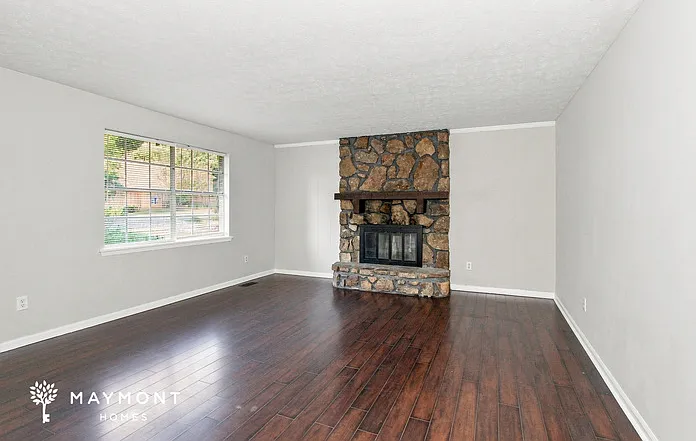 4 bed, 2.0 bath, 2202 sqft, $1,975 — Photo 4