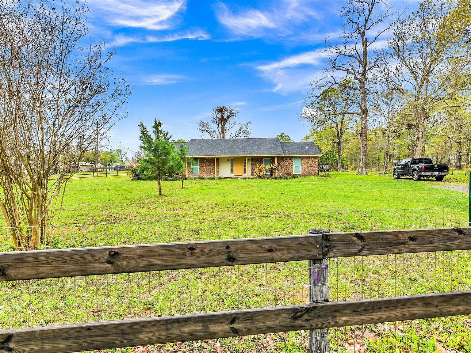 4 bed, 3.0 bath, 1971 sqft, $2,600 — Photo 1