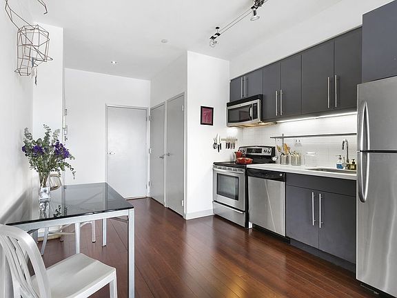 5th image of 38 Wilson Ave #3AC
