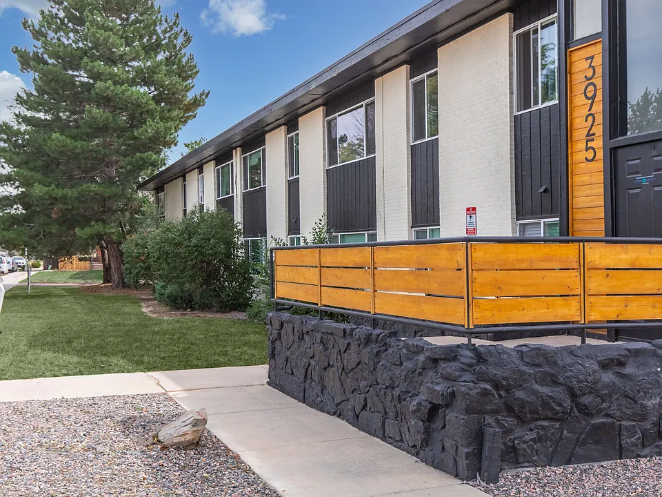 Oakwood Bend Apartment - Front Enterence