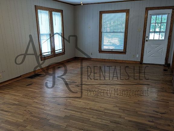 3rd image of 2104 N Broadway St