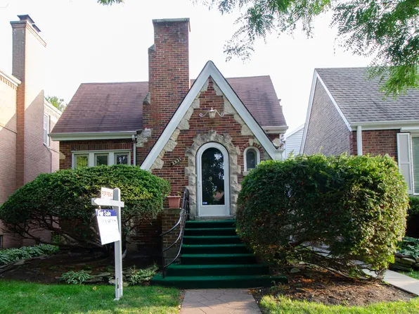 2931 W Greenleaf Ave, Chicago, IL 60645