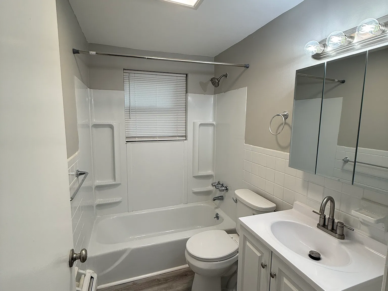 2 bed, 1000 sqft, $1,850 — Photo 2
